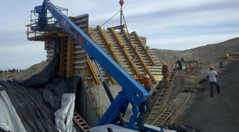 Auxiliary Spillway End Block 